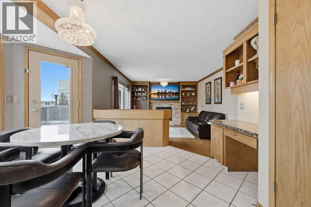 729 Woodbriar Place SW