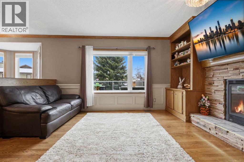 729 Woodbriar Place SW