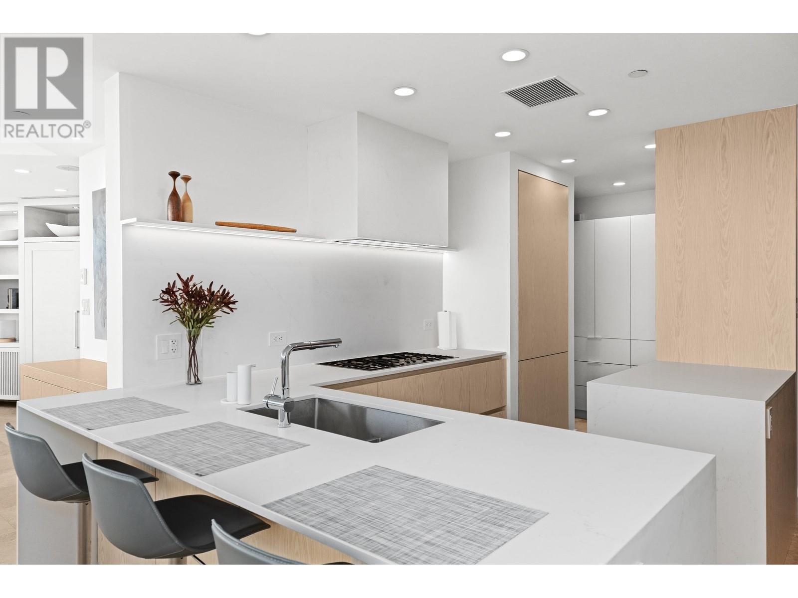 701 628 KINGHORNE MEWS