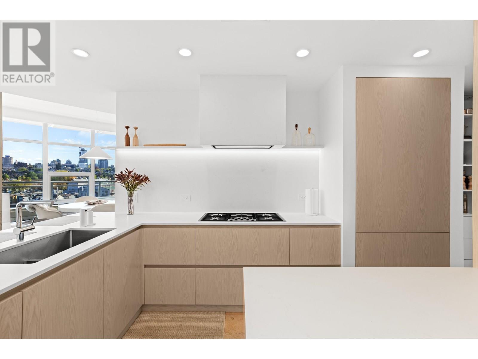 701 628 KINGHORNE MEWS