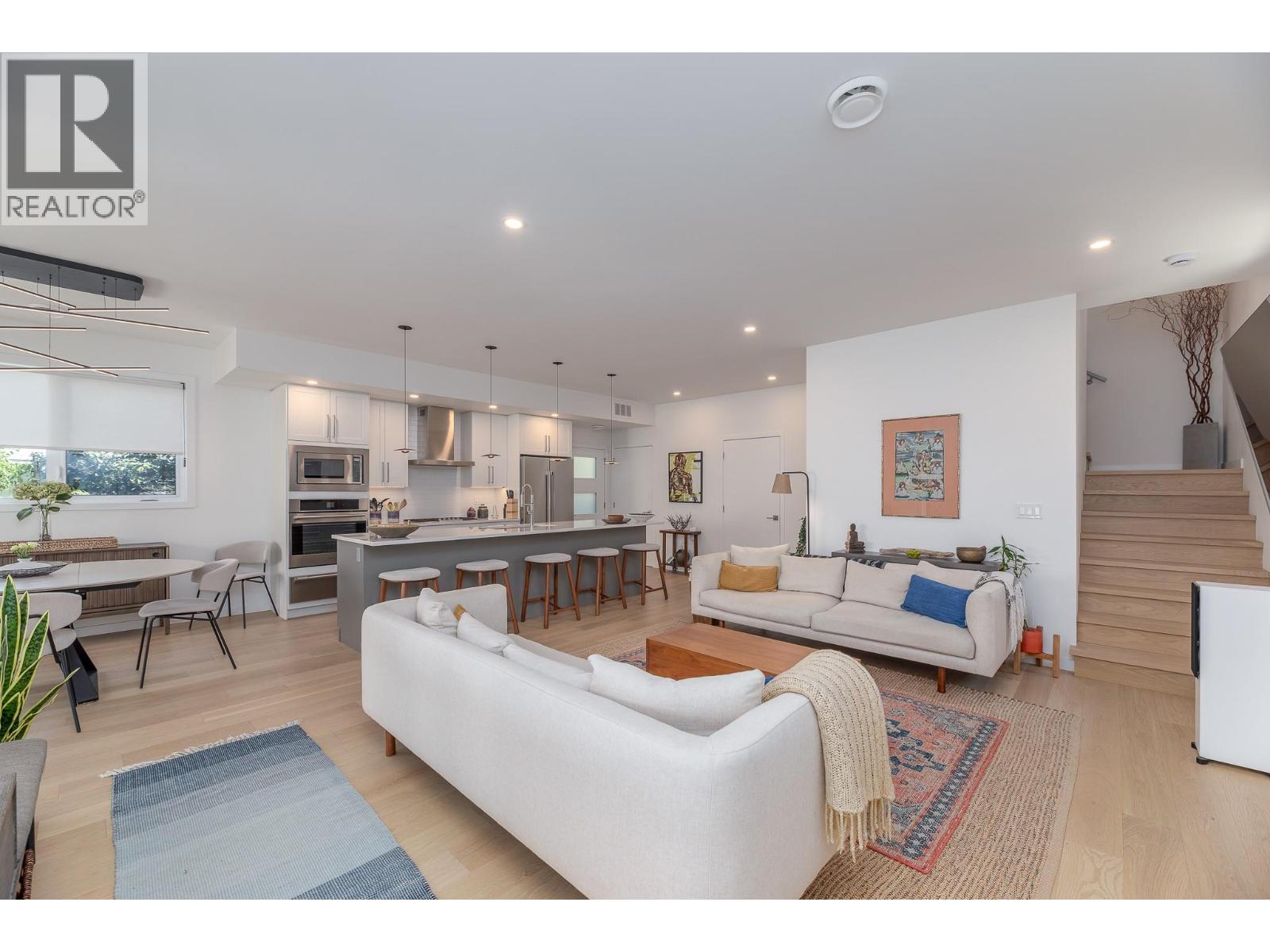 589 CHURCHILL Avenue Unit# 102