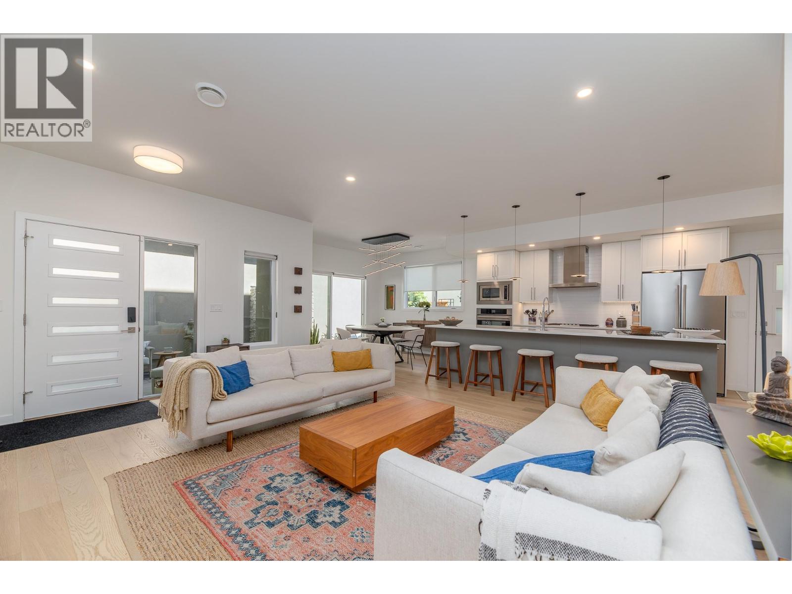 589 CHURCHILL Avenue Unit# 102