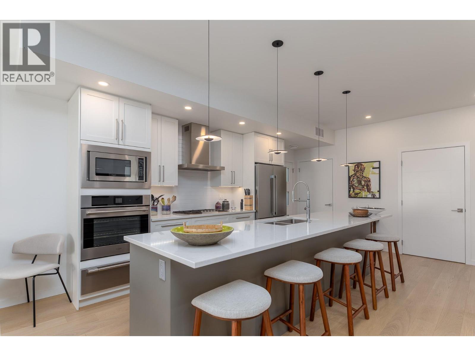 589 CHURCHILL Avenue Unit# 102