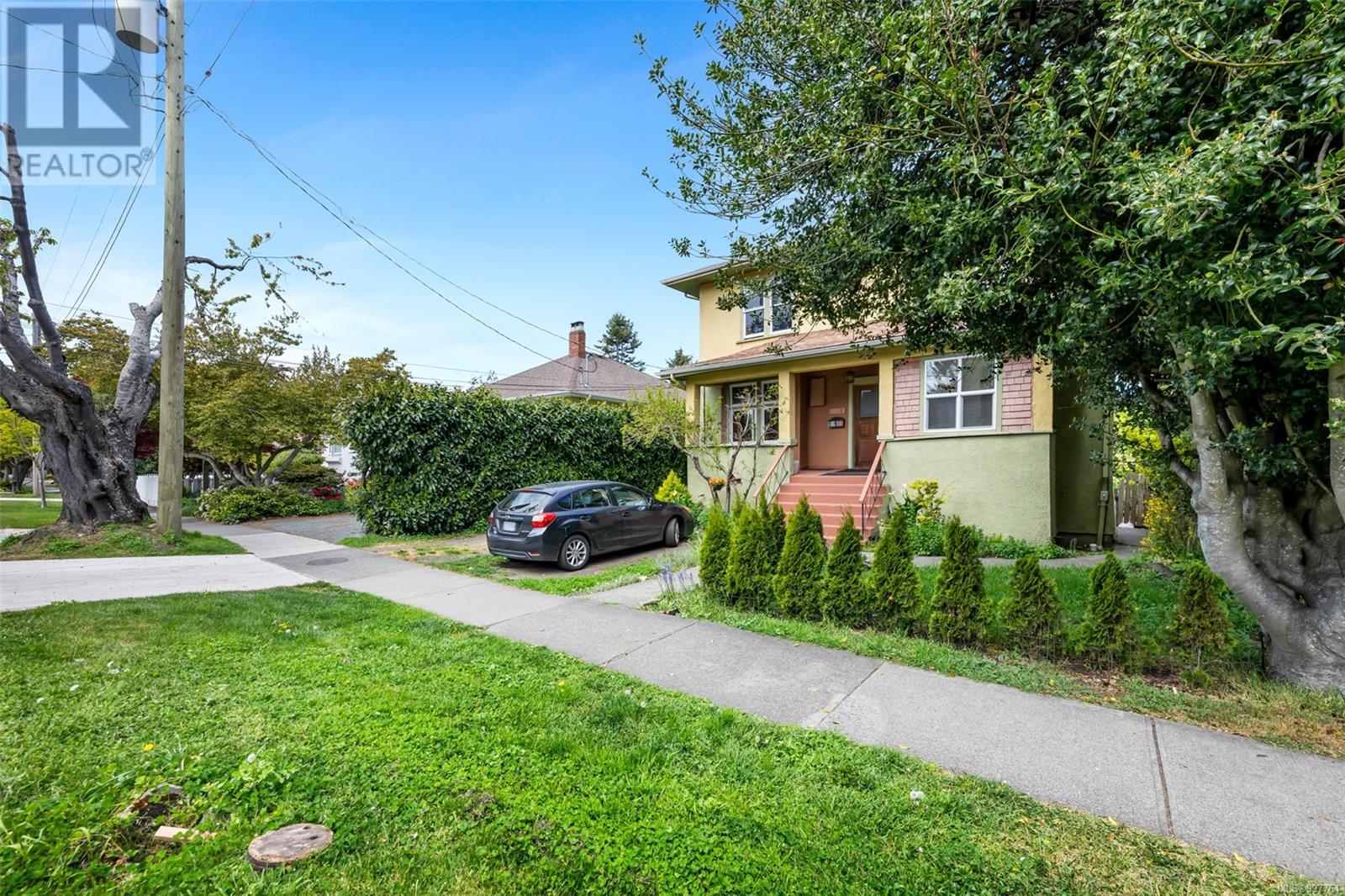 1138 Oxford St