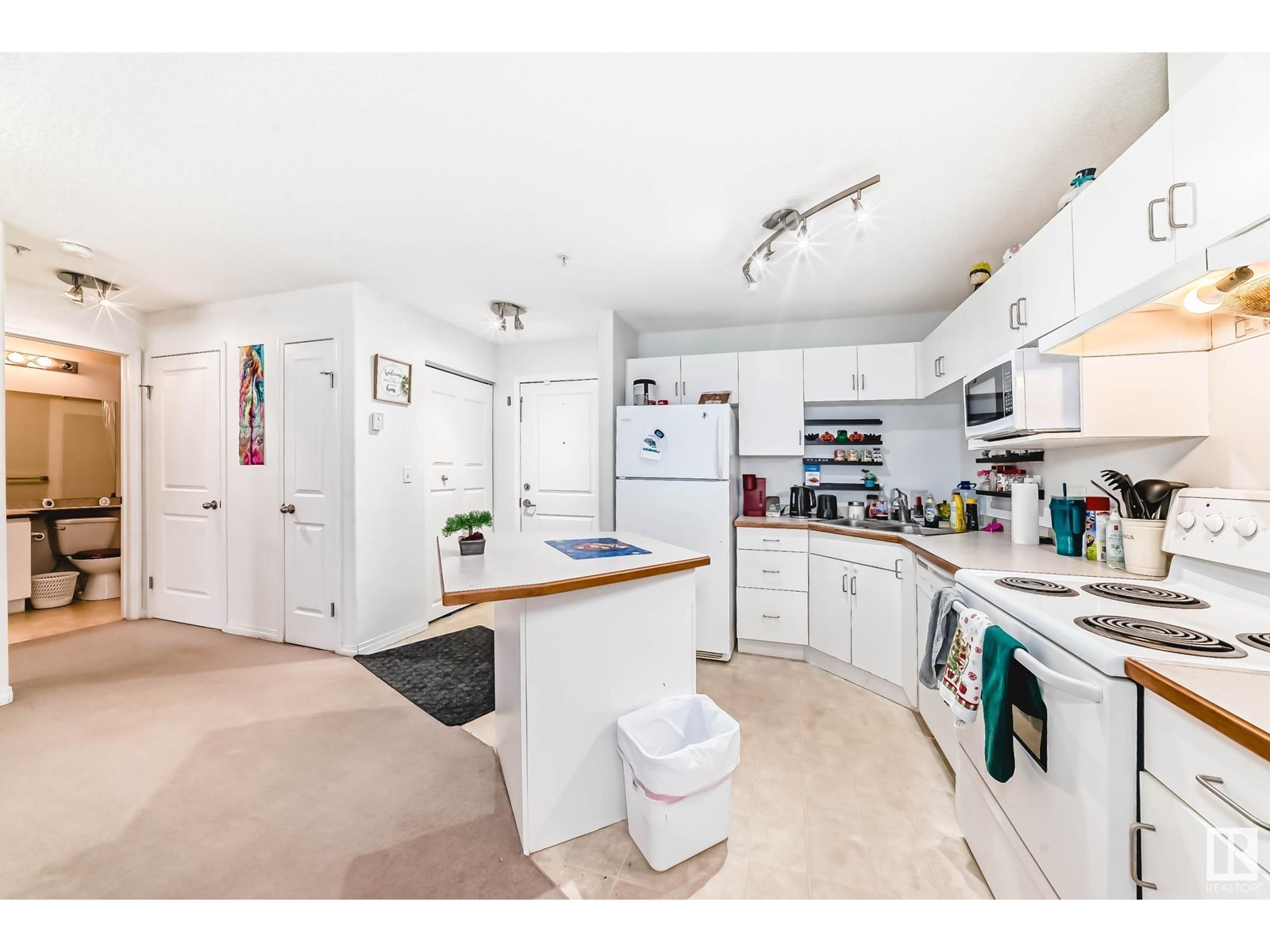 #112 16221 95 ST NW