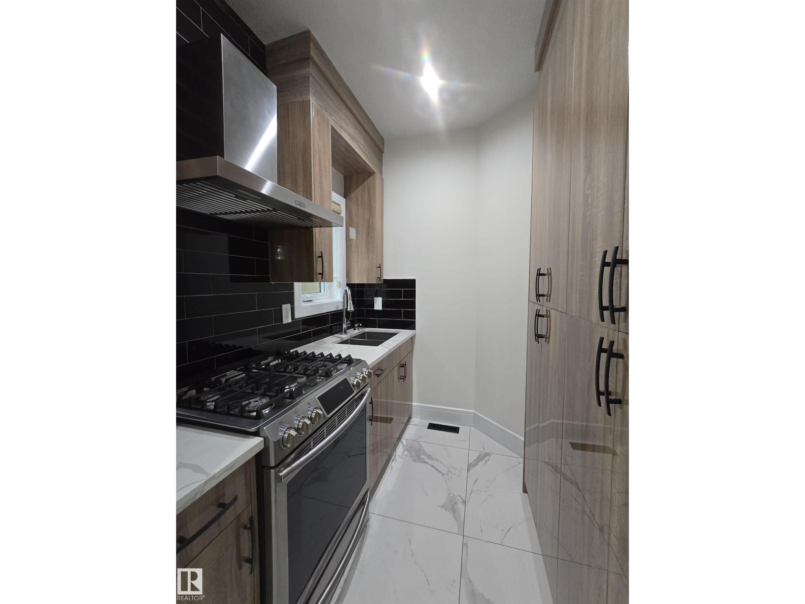 228 36 ST SW
