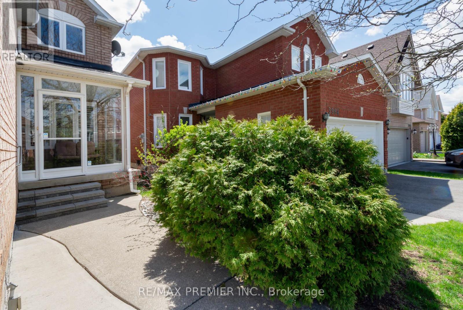 3960 HONEY LOCUST TRAIL