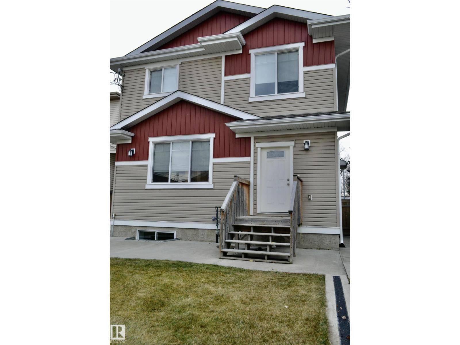 8952 81 AV NW