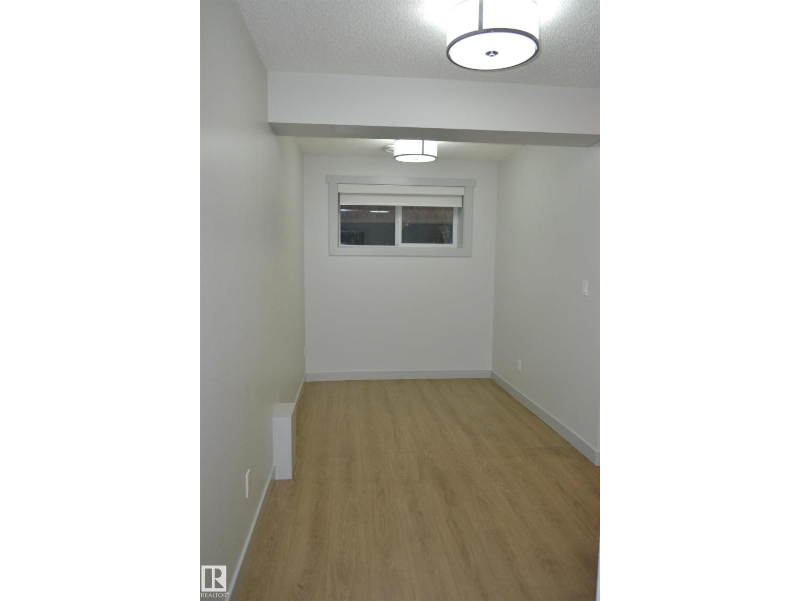 8952 81 AV NW