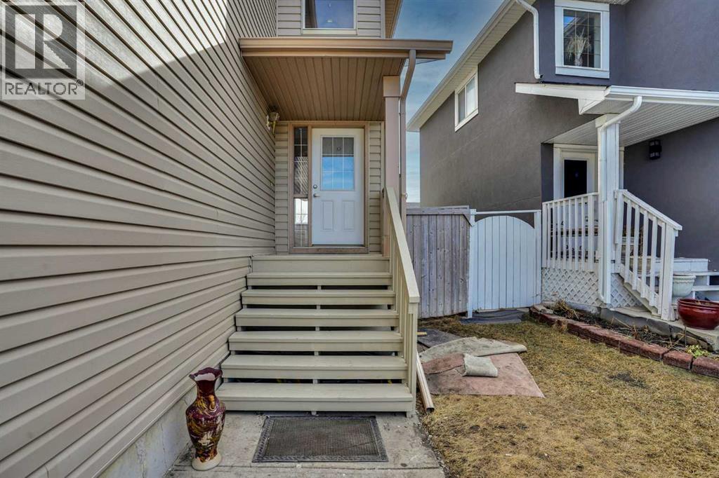 17 Taracove Crescent NE