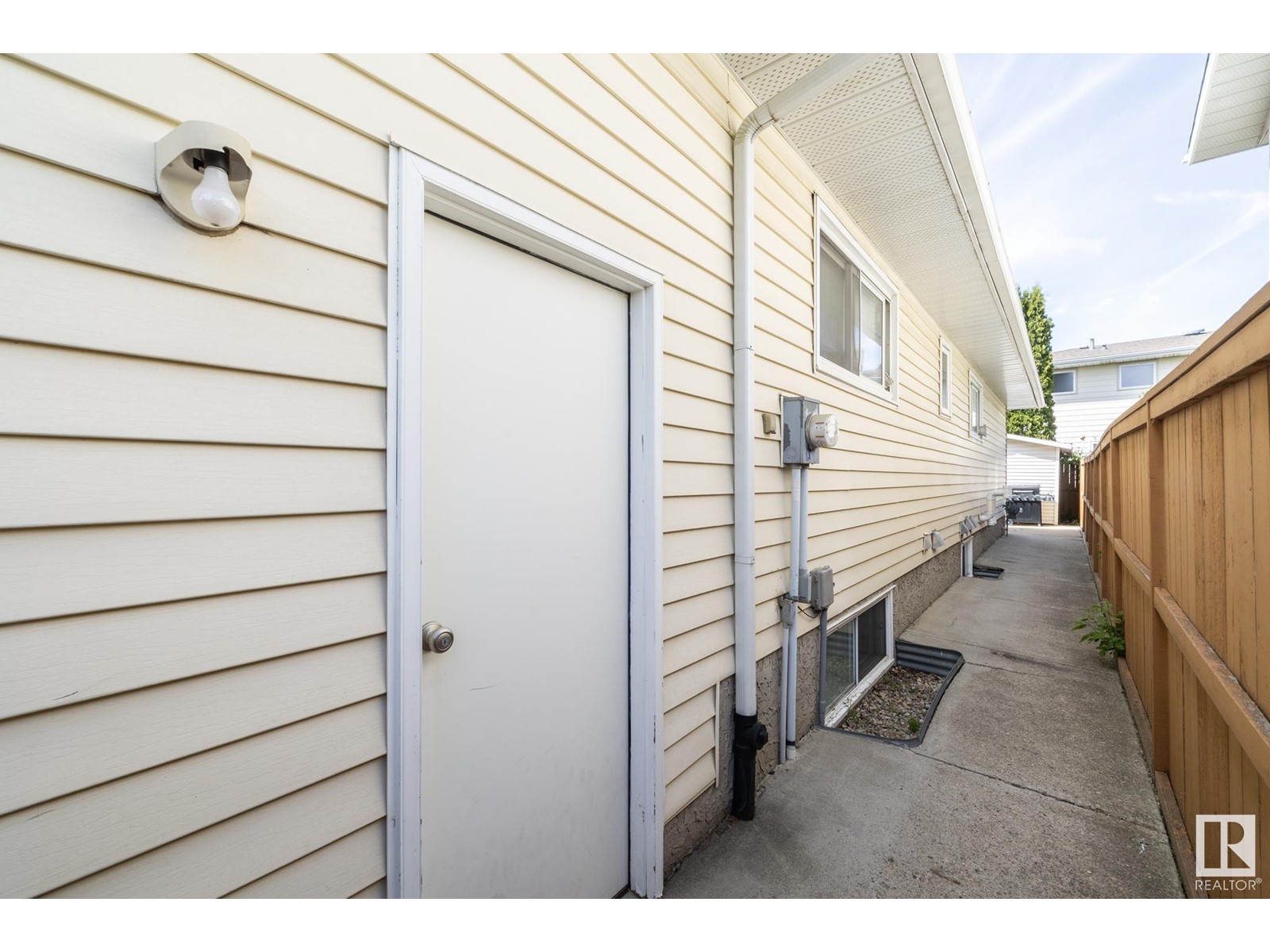 11138 30 AV NW
