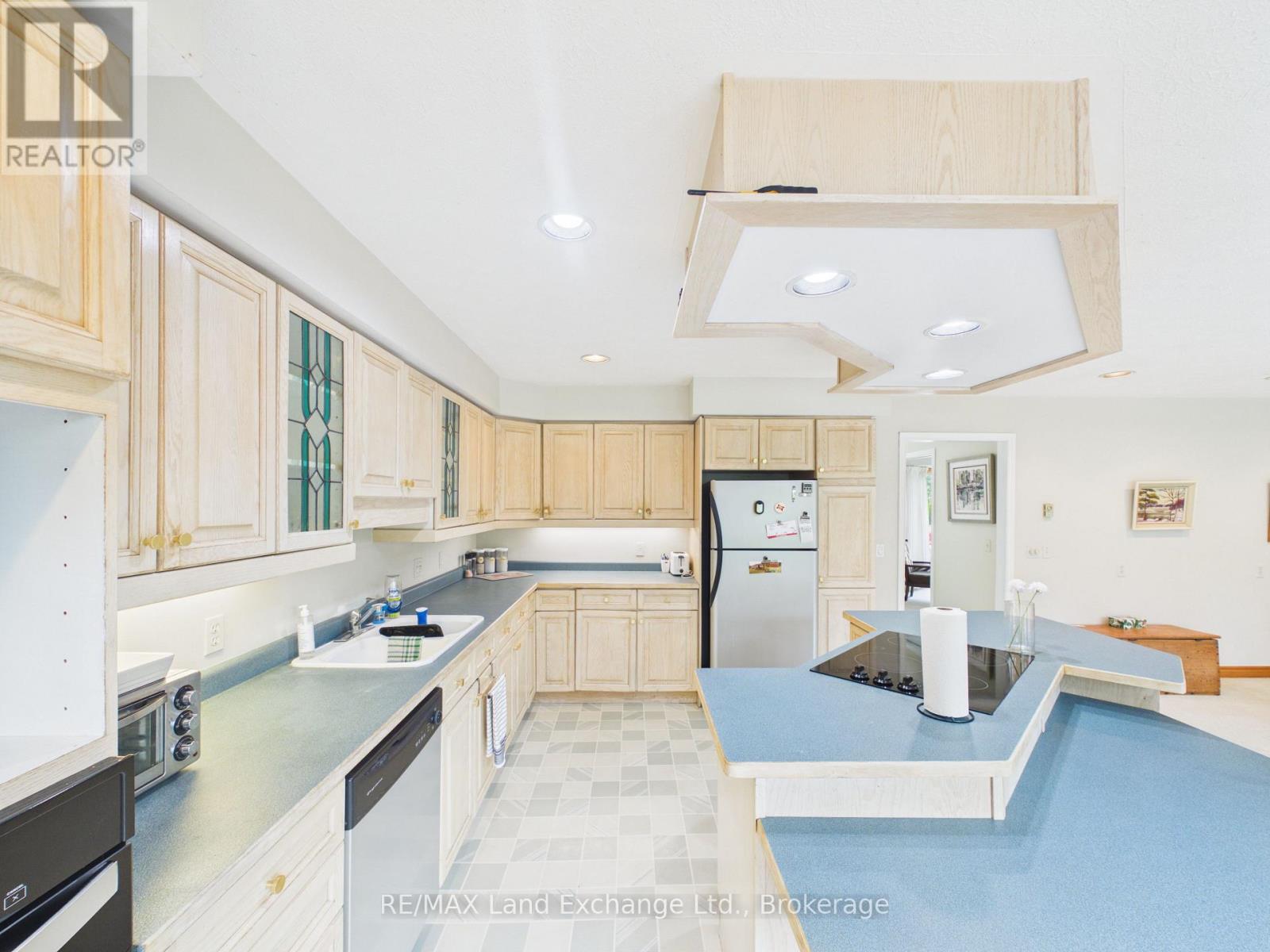 28 PENETANGORE ROW S