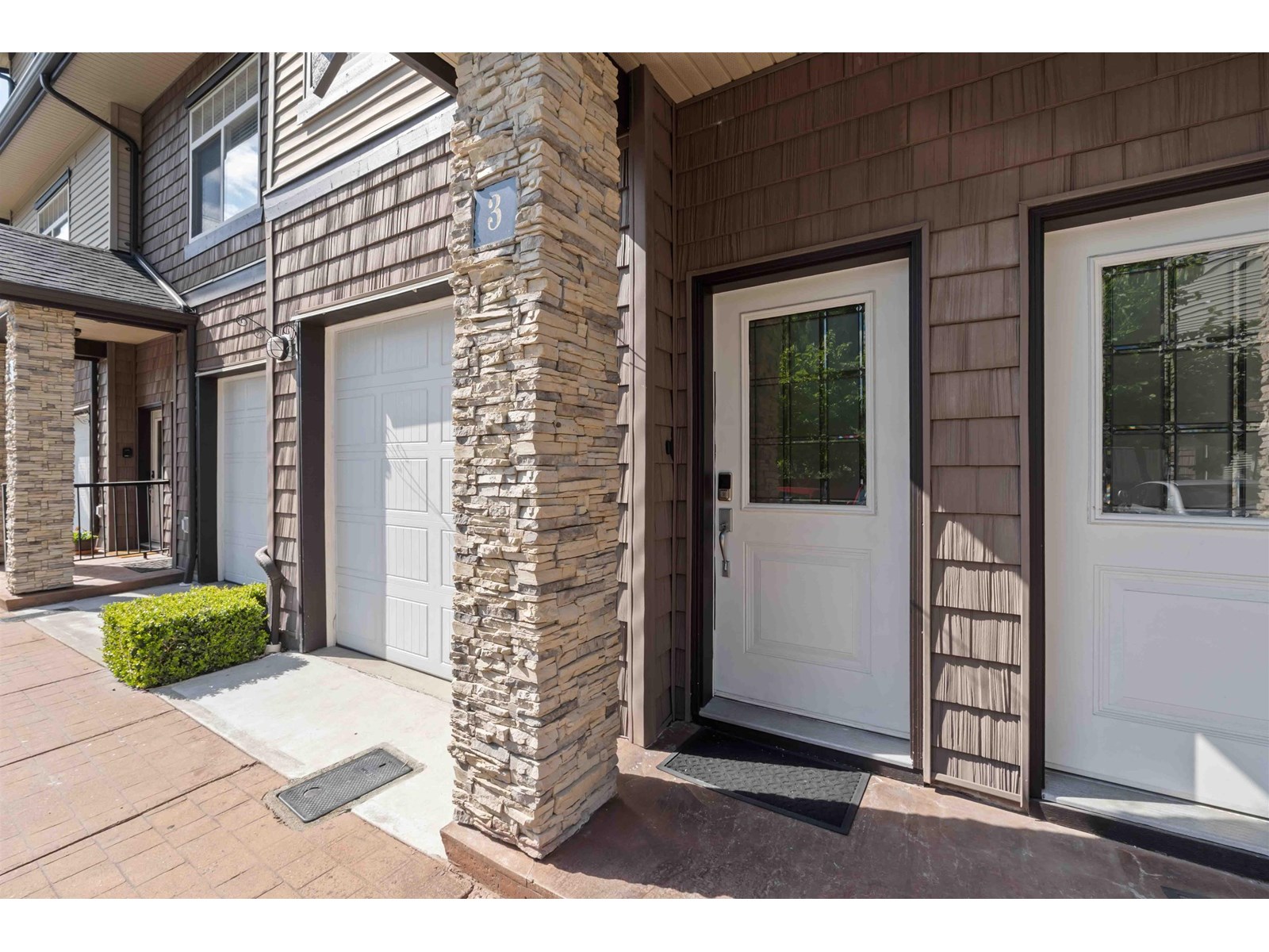3 2950 LEFEUVRE ROAD