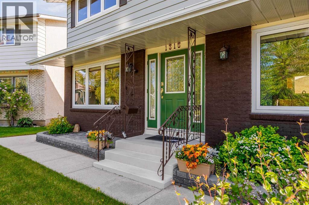 1315 Lake Michigan Crescent SE