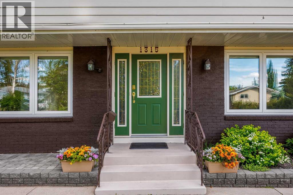 1315 Lake Michigan Crescent SE