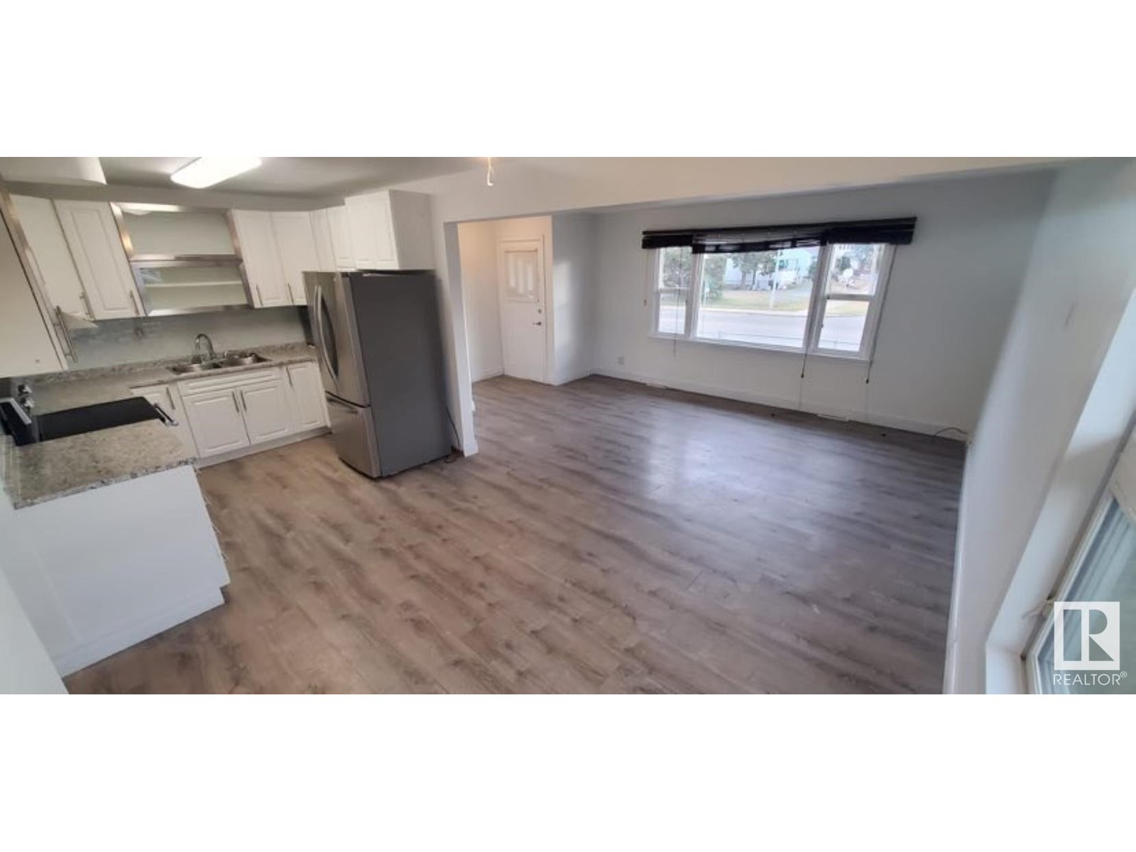 6422 - 6424 132 AV NW