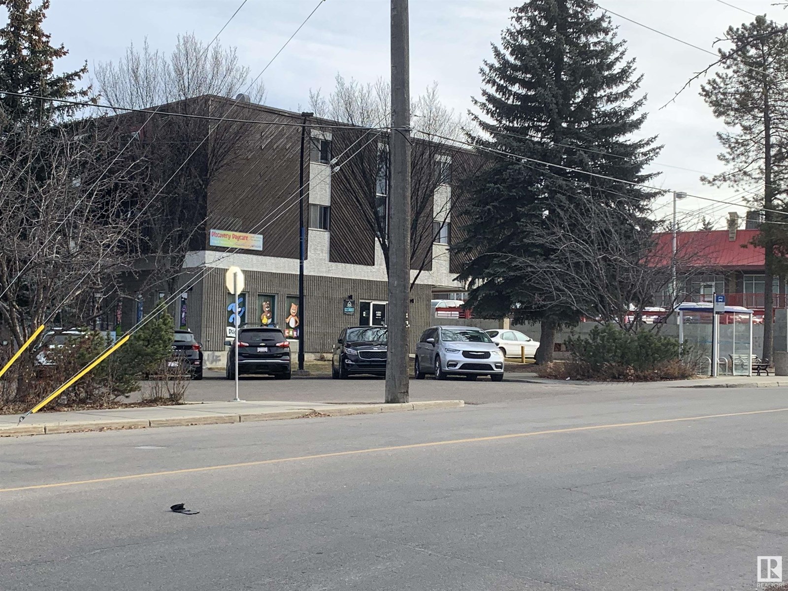 9203 88 AV NW