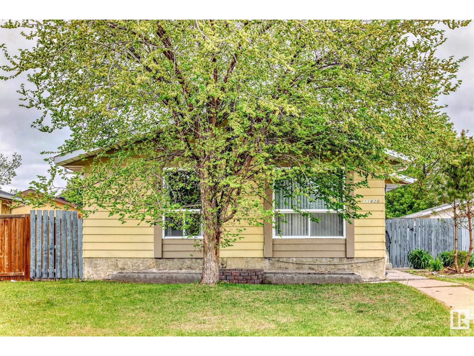 11820 152 AV NW