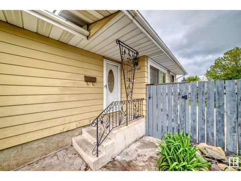 11820 152 AV NW Edmonton AB T5X1E1