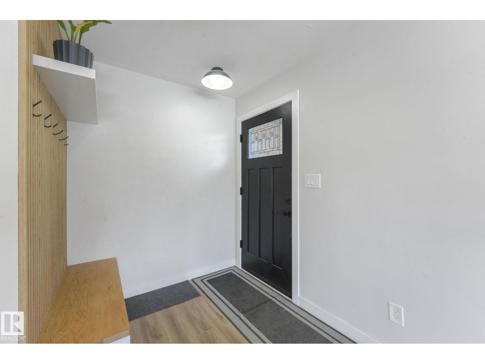 7404 82 ST NW