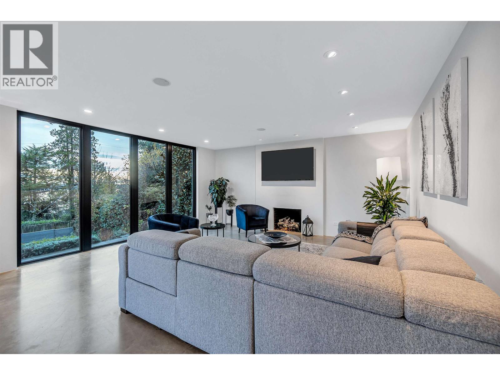 2234 PALMERSTON AVENUE