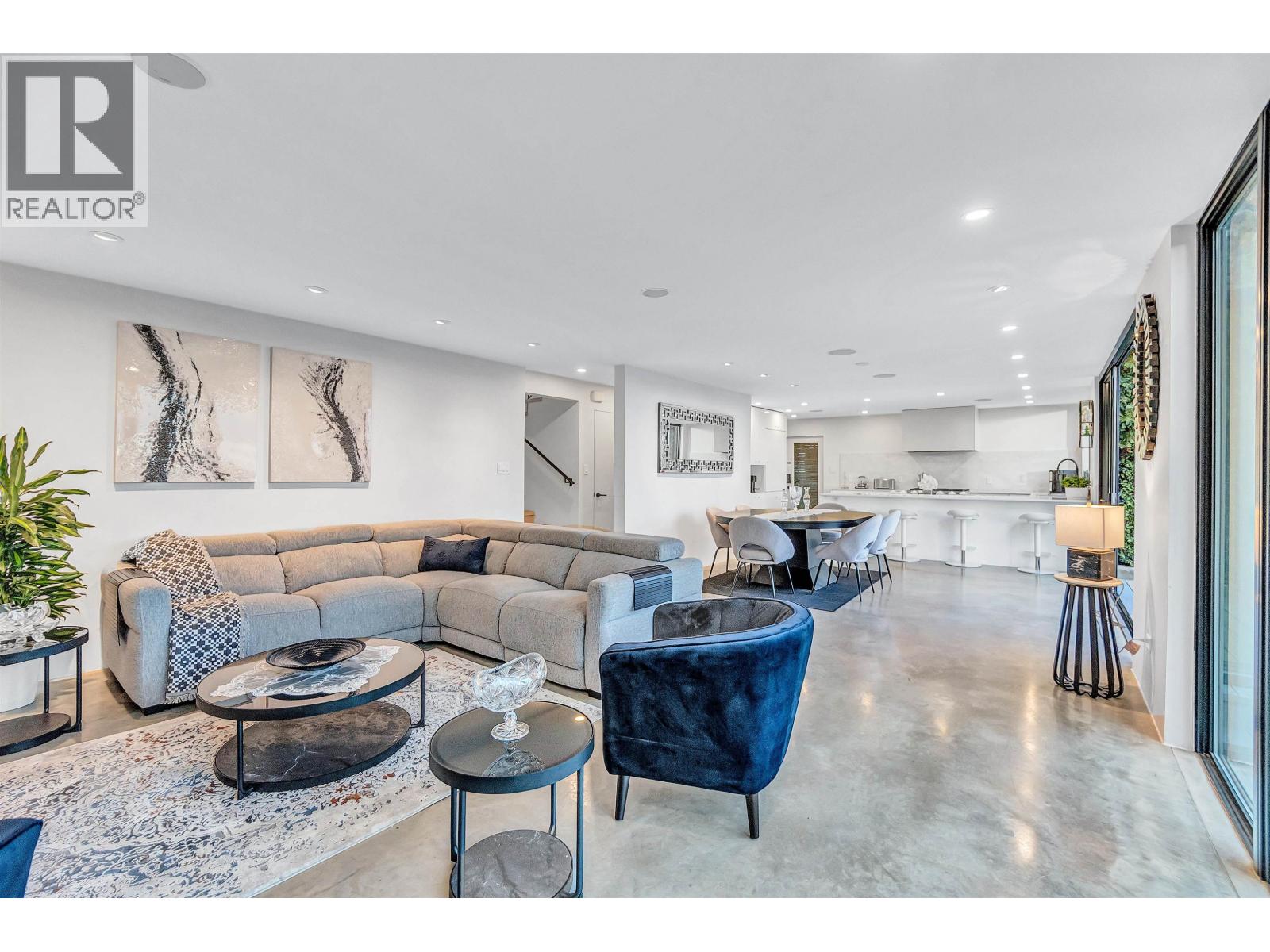 2234 PALMERSTON AVENUE