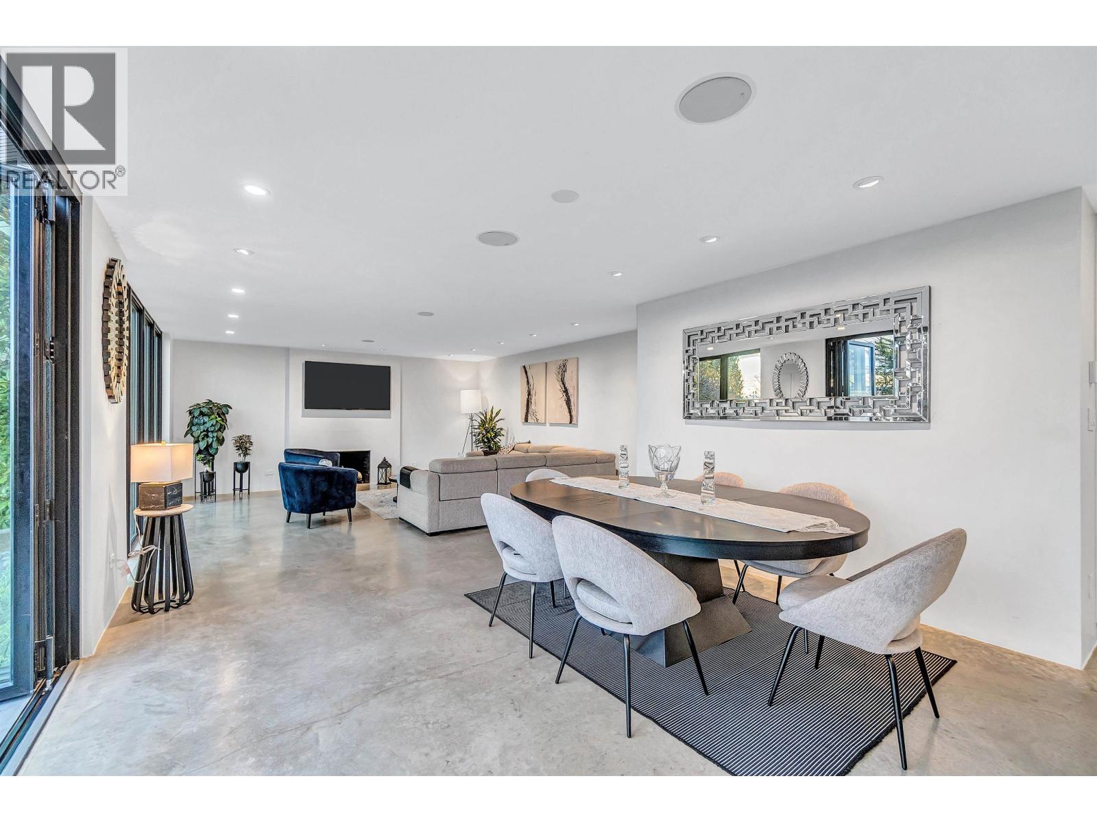 2234 PALMERSTON AVENUE