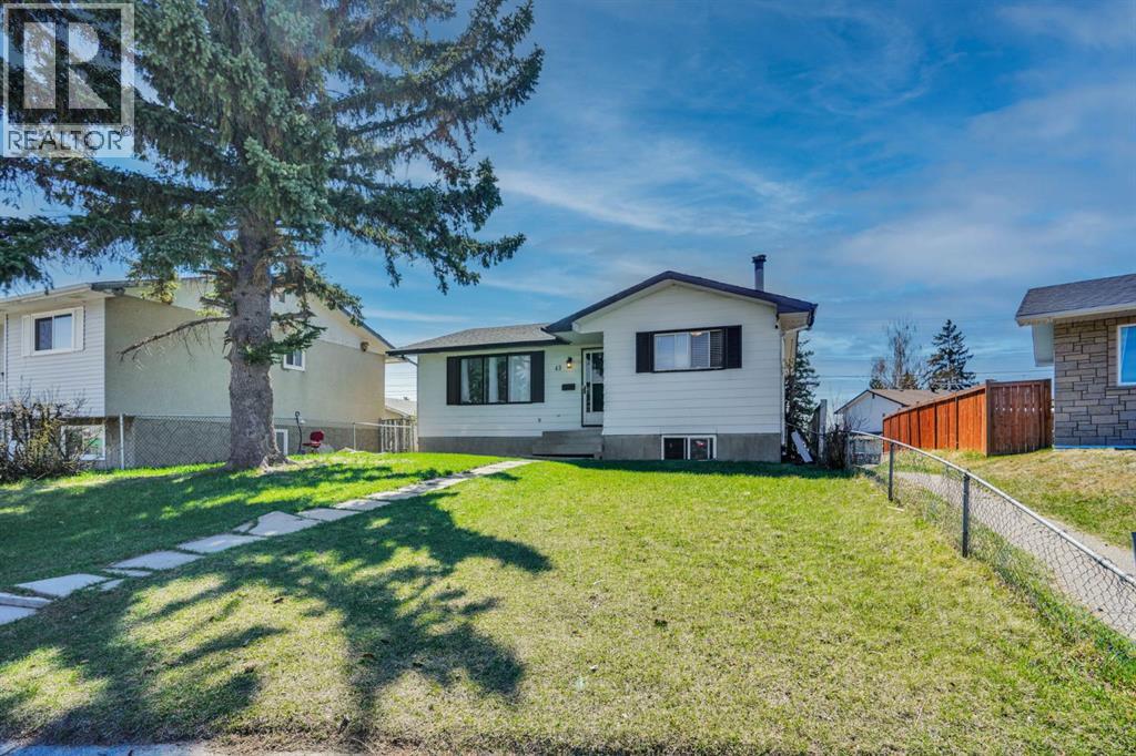 43 Maranda Close NE