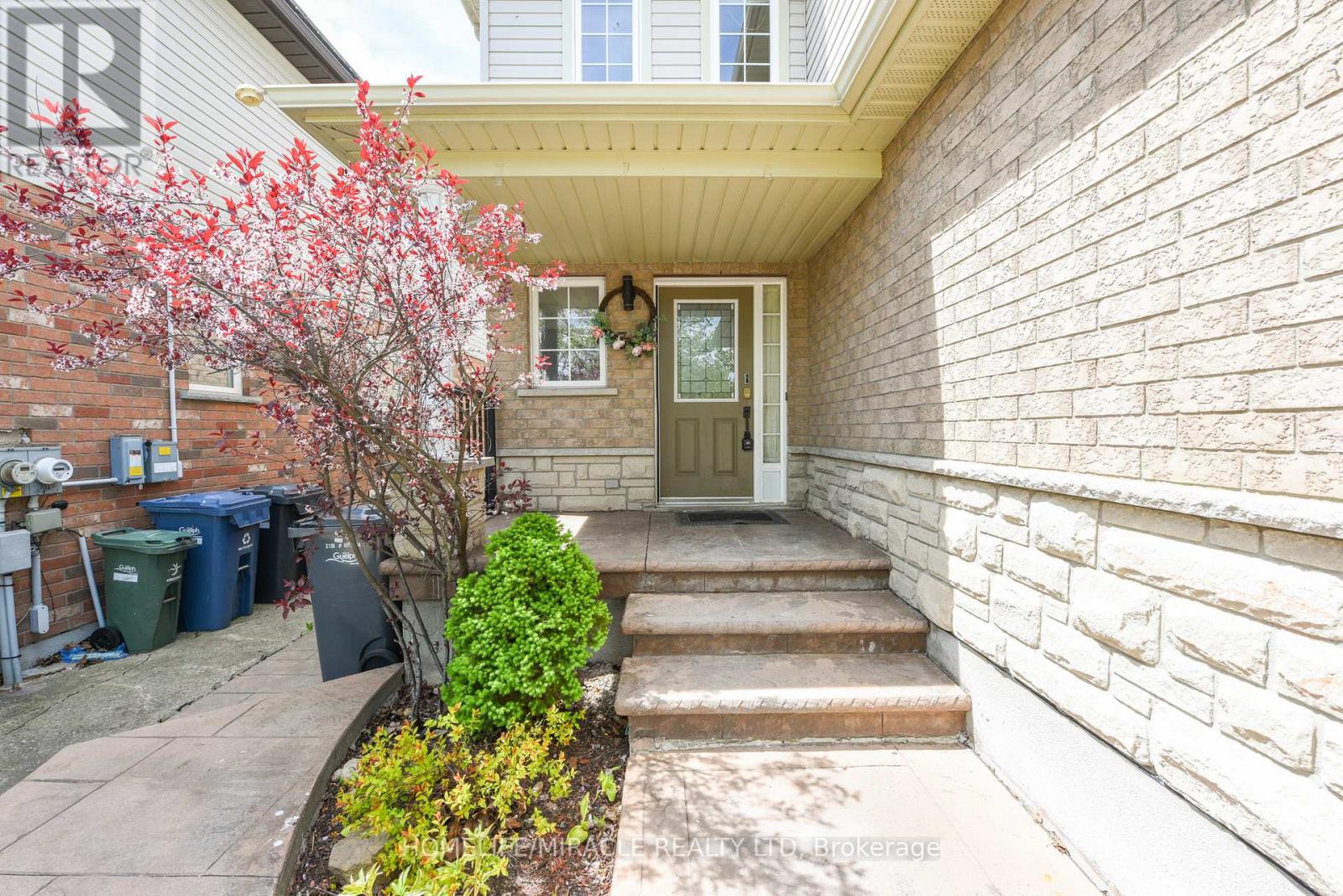 32 VIPOND STREET