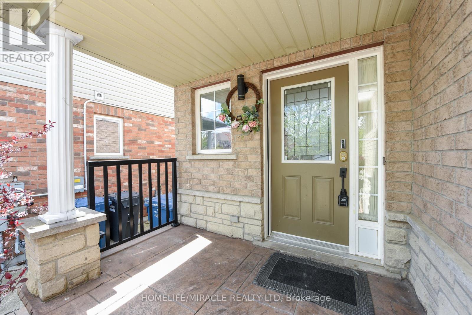 32 VIPOND STREET
