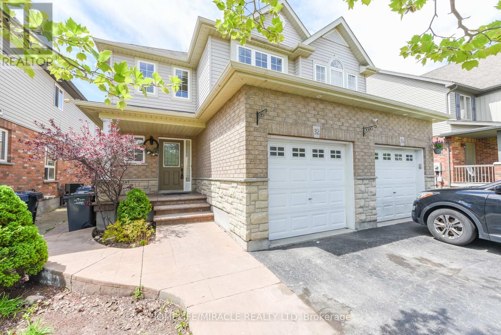 32 VIPOND STREET
