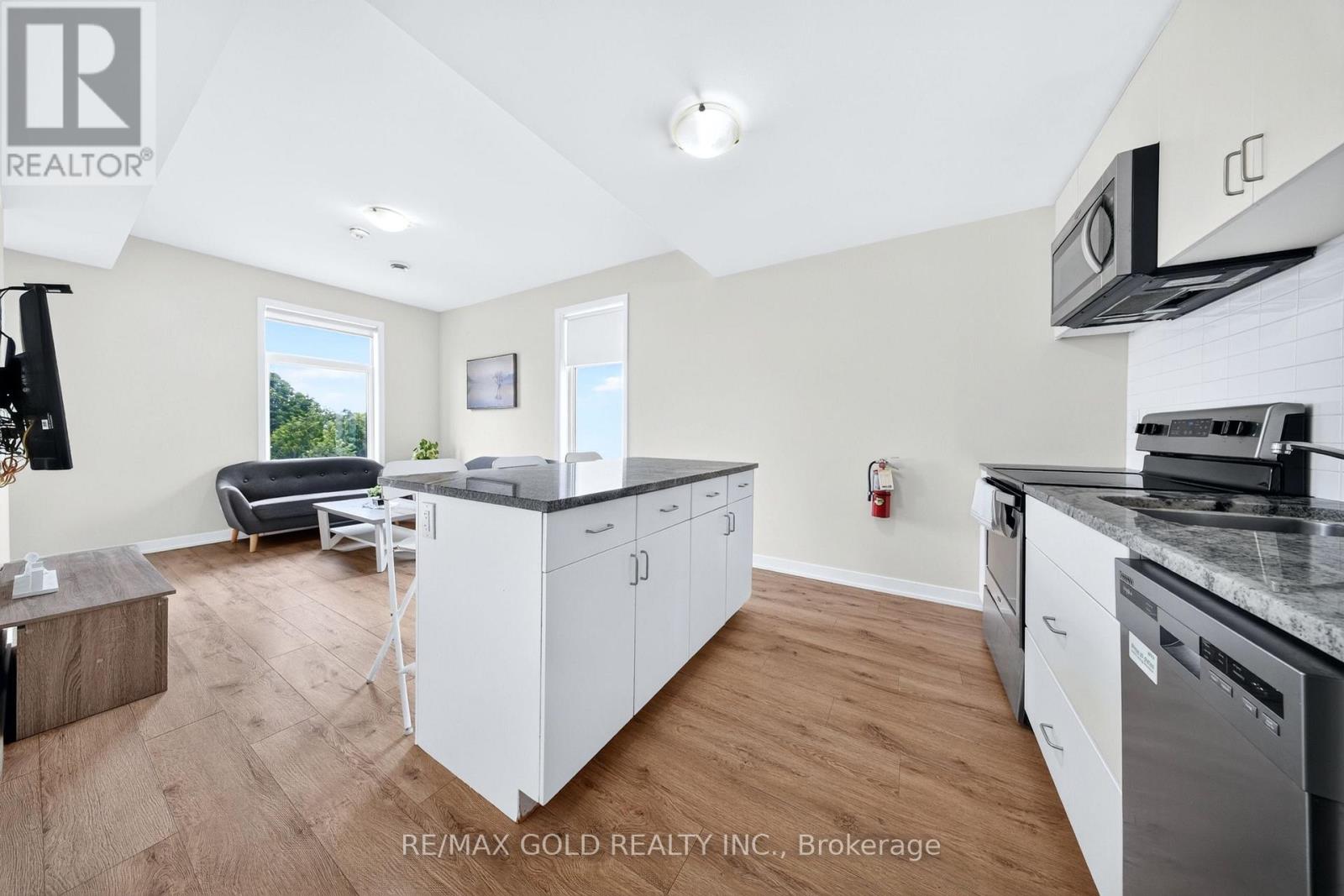 106 - 1780 SIMCOE STREET N