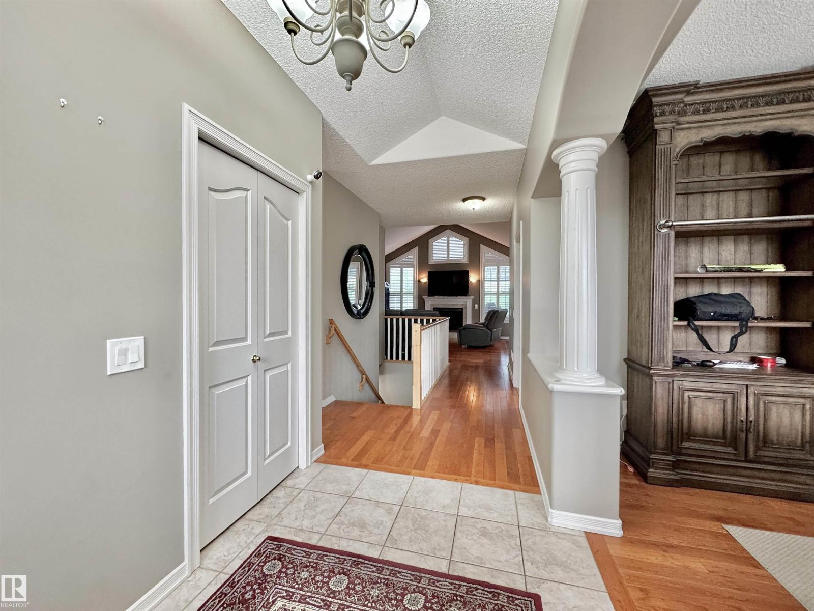 642 MEADOWVIEW CR