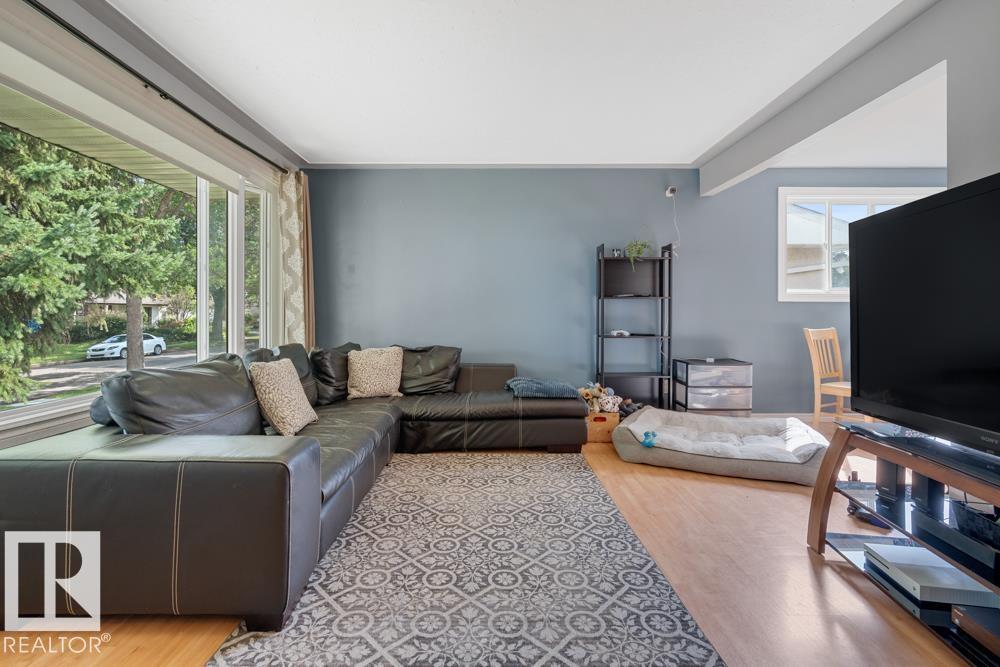 12026 38 ST NW