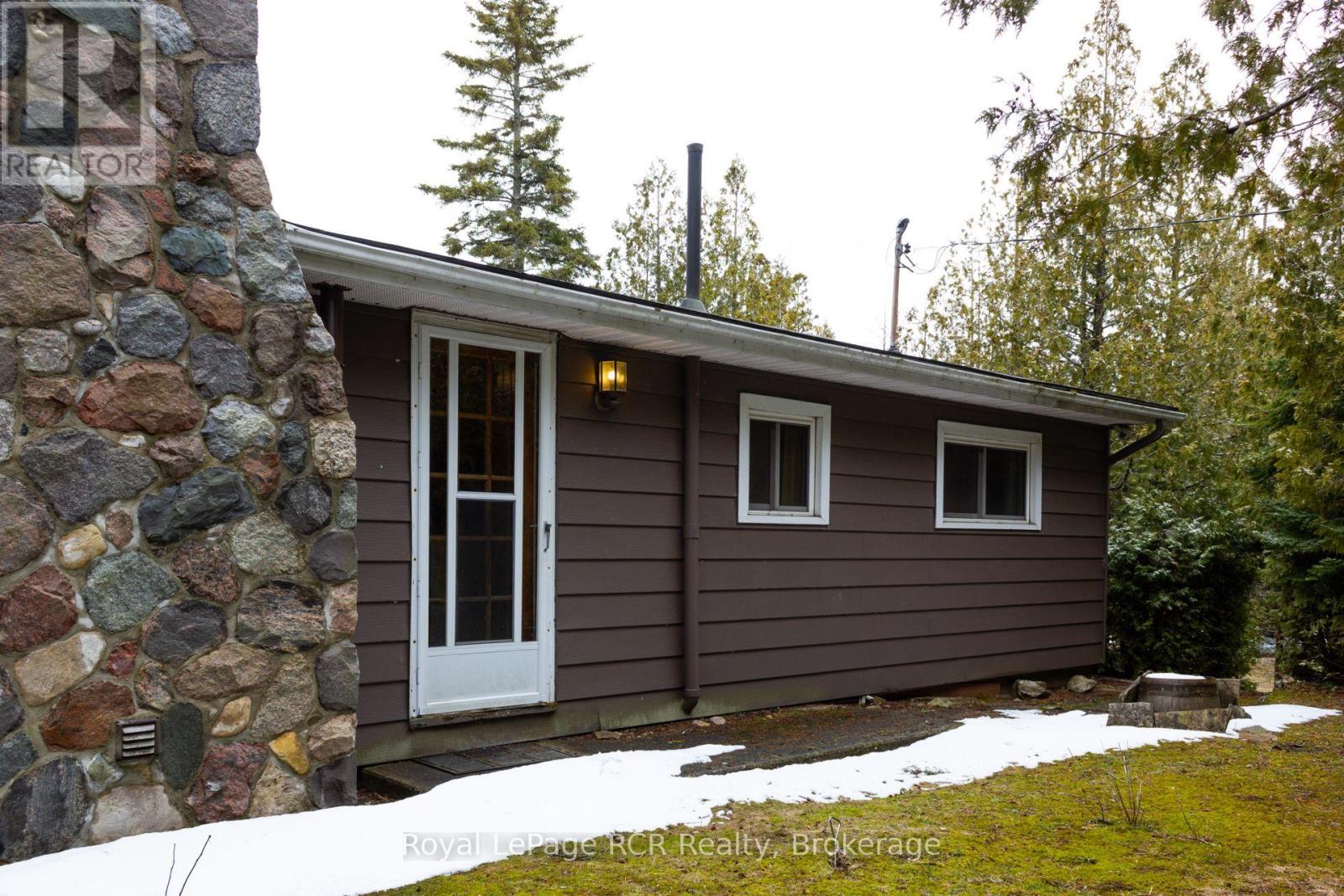 594 WARNER BAY ROAD