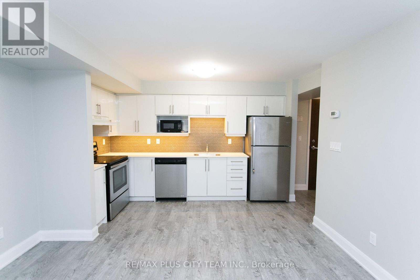 L03 - 686 BATHURST STREET