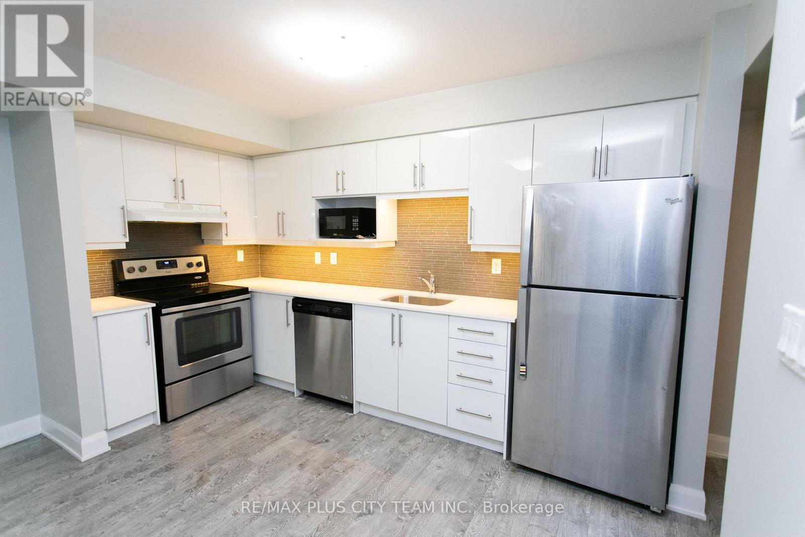 L03 - 686 BATHURST STREET