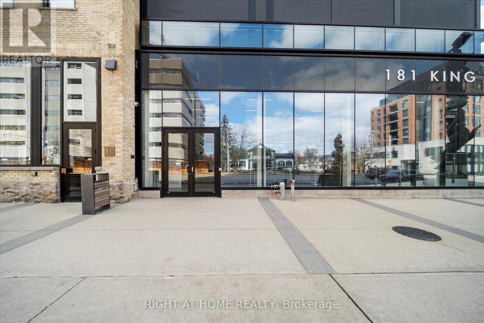 806 - 181 KING STREET S