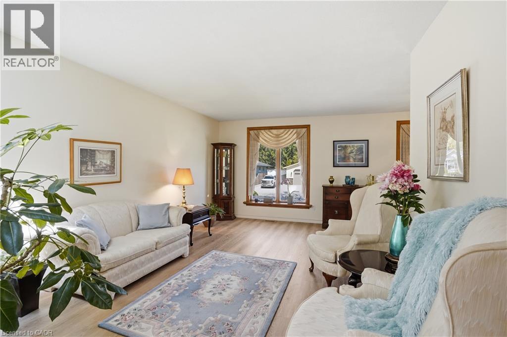 13 FALLINGBROOK Drive