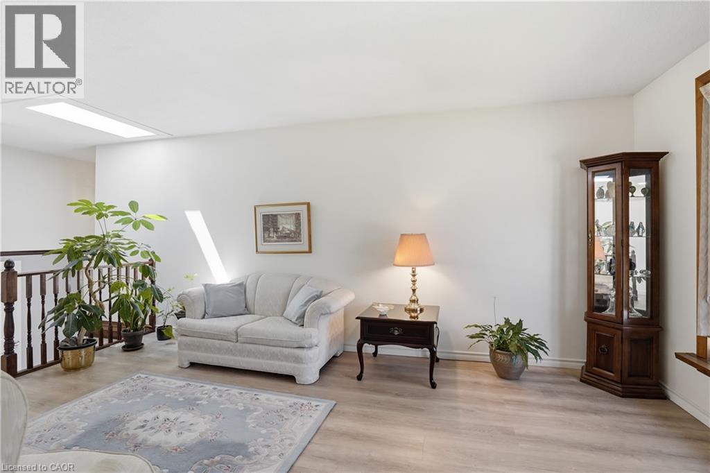 13 FALLINGBROOK Drive
