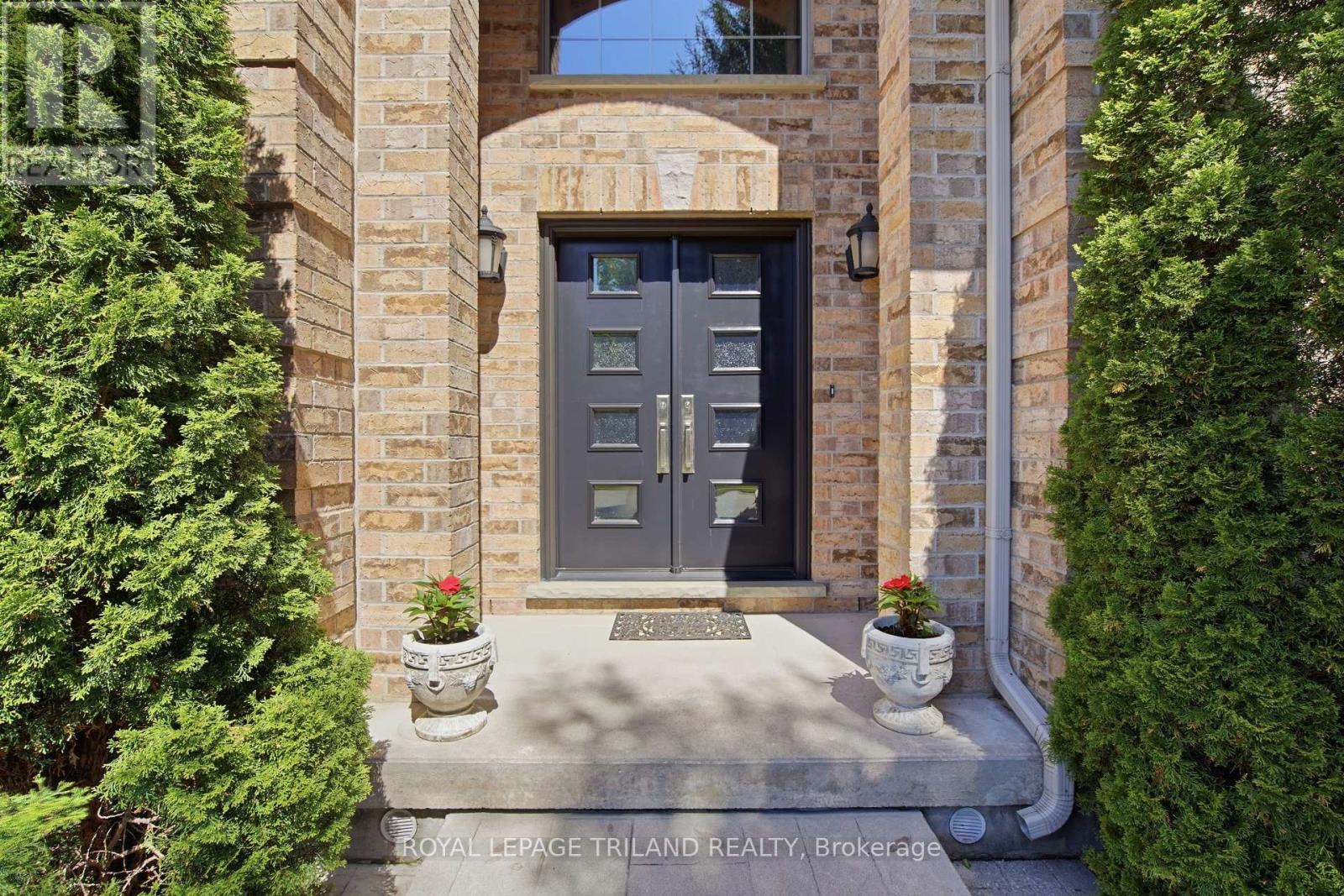 4 BARON CRESCENT