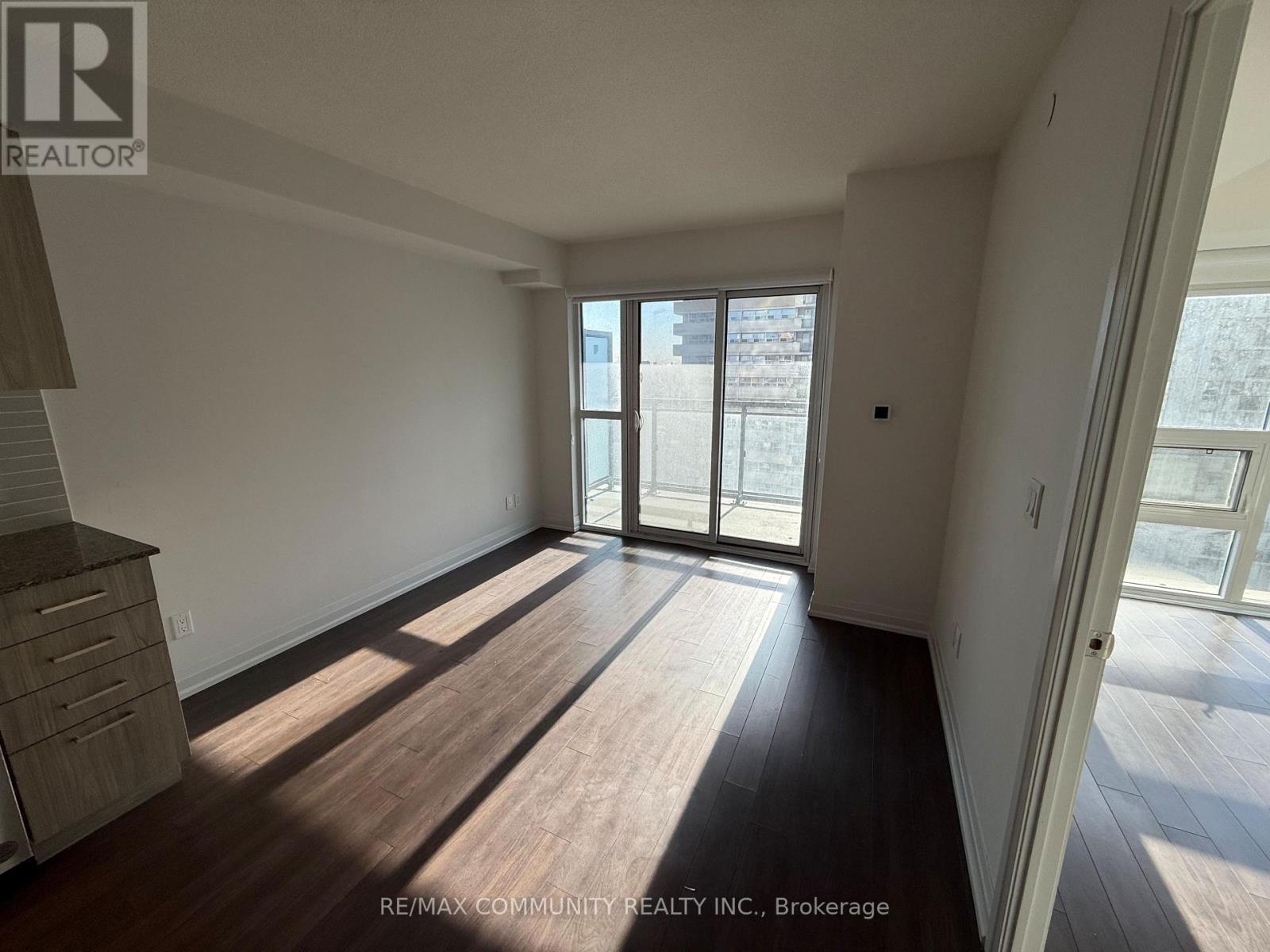 1408 - 20 MEADOWGLEN PLACE