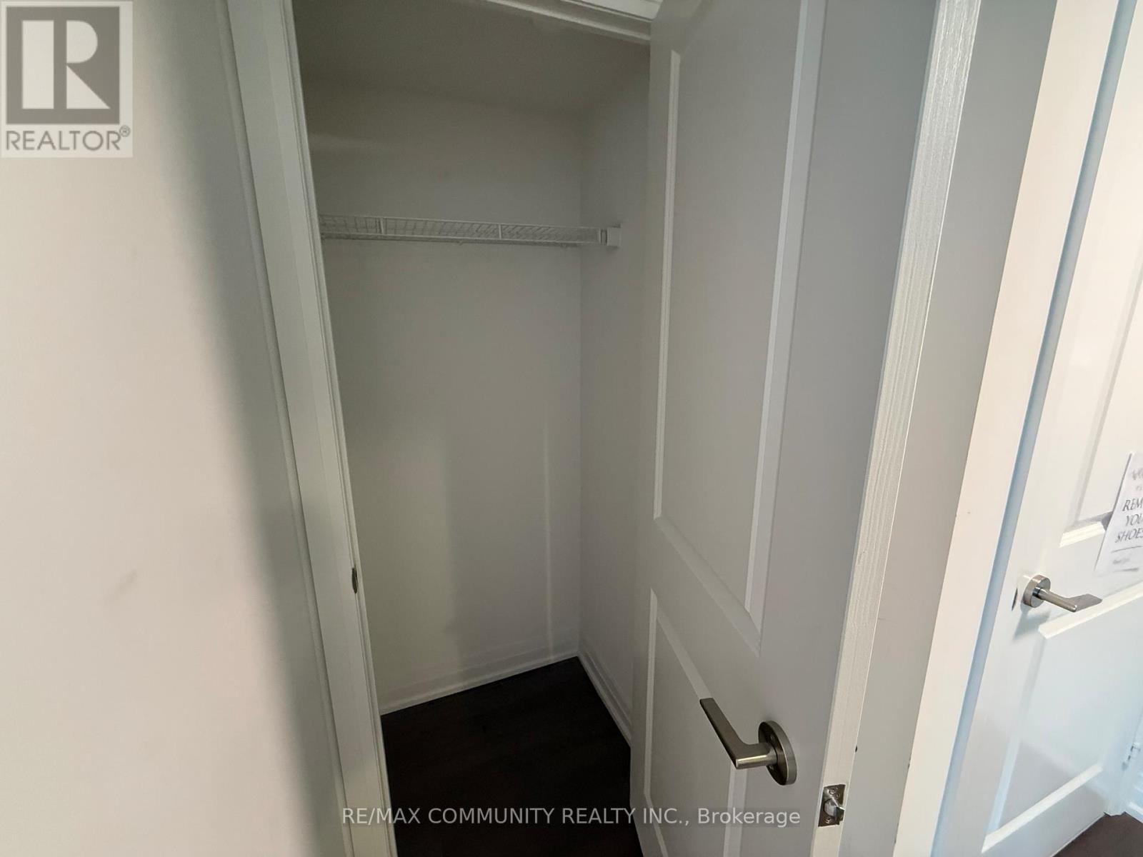 1408 - 20 MEADOWGLEN PLACE