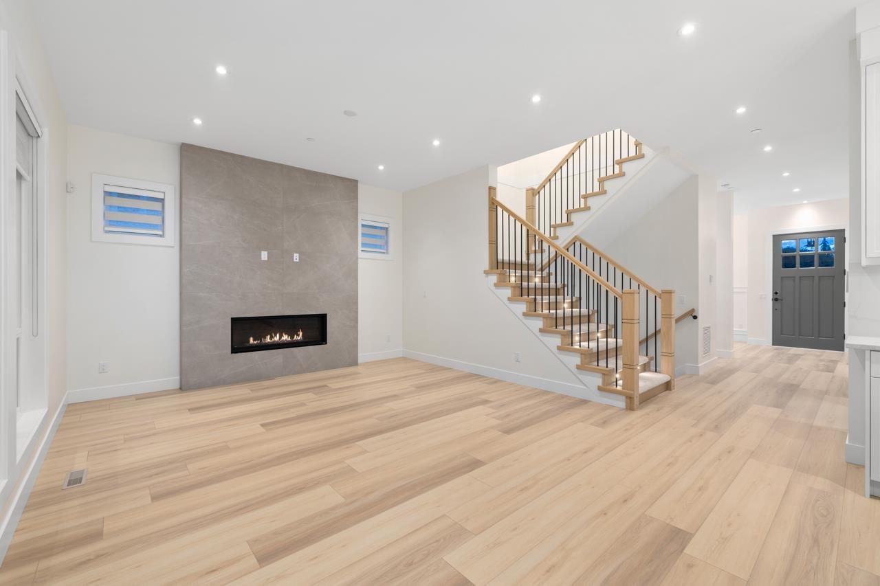 4 35133 CHRISTINA PLACE