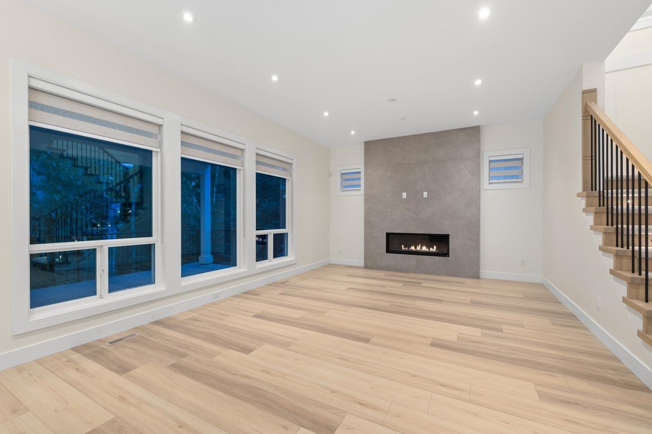 4 35133 CHRISTINA PLACE