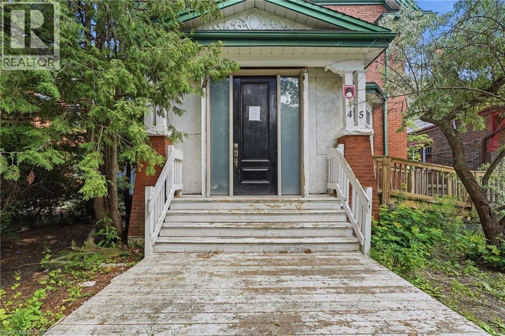 45 PANDORA Avenue N