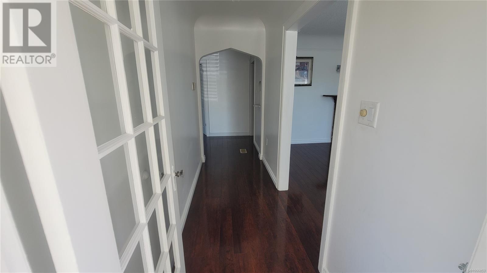 136 Burnside Rd W