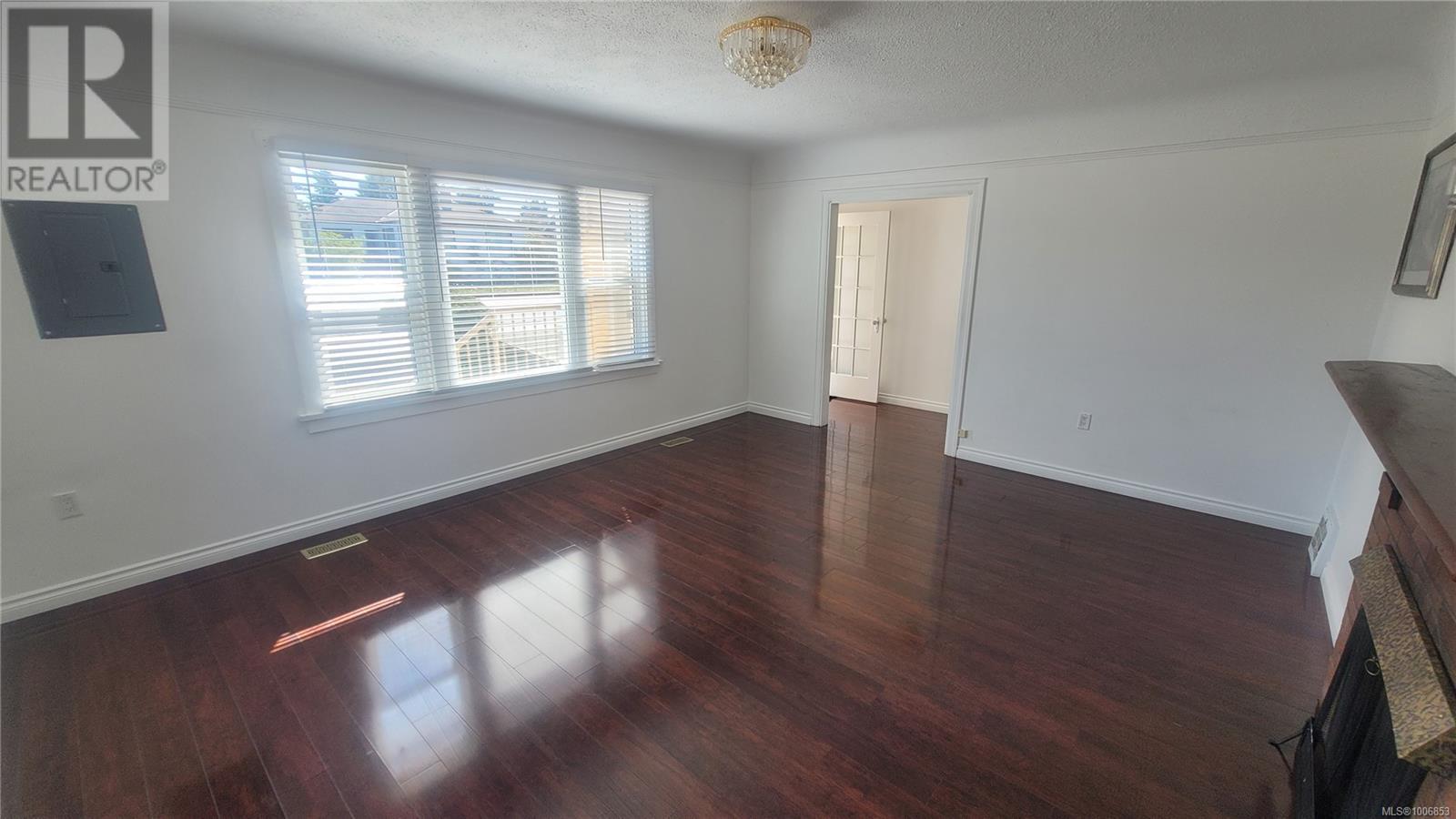 136 Burnside Rd W