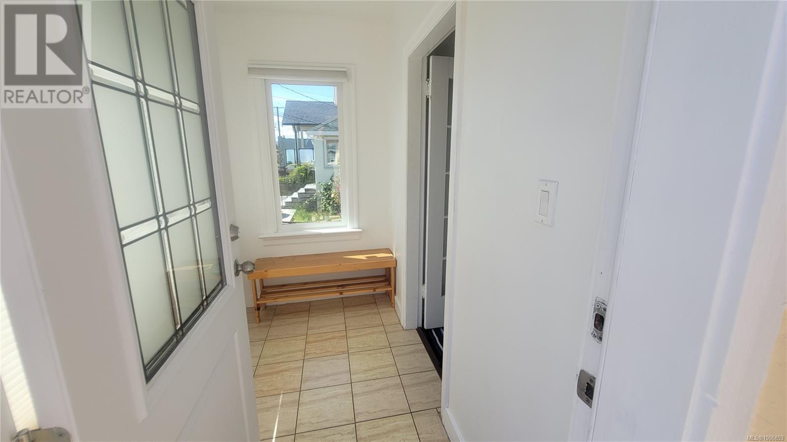 136 Burnside Rd W