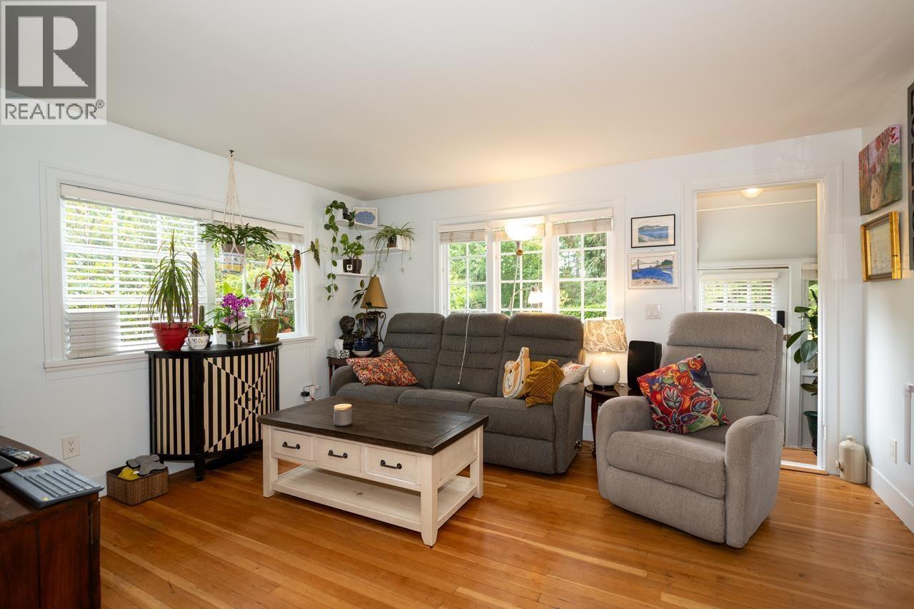 2268 EDGEMONT BOULEVARD